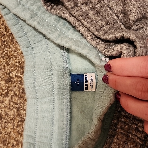 Boys old navy sweatpants/joggers small (6-7) - Picture 2 of 2